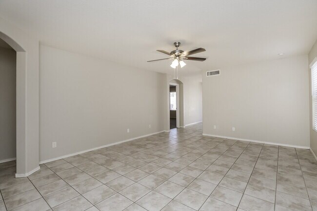 Foto del edificio - 10920 E Clovis Ave