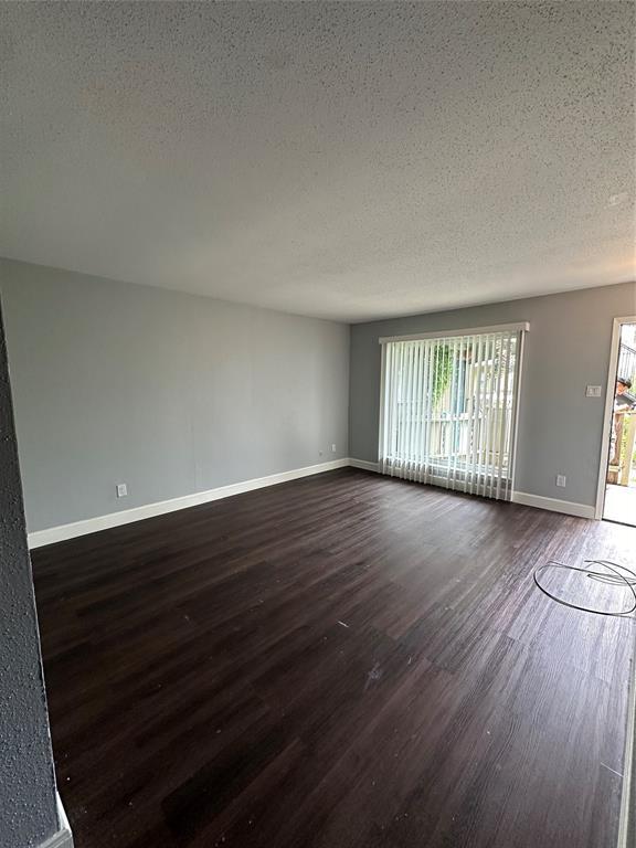 Building Photo - 5625 Antoine Dr