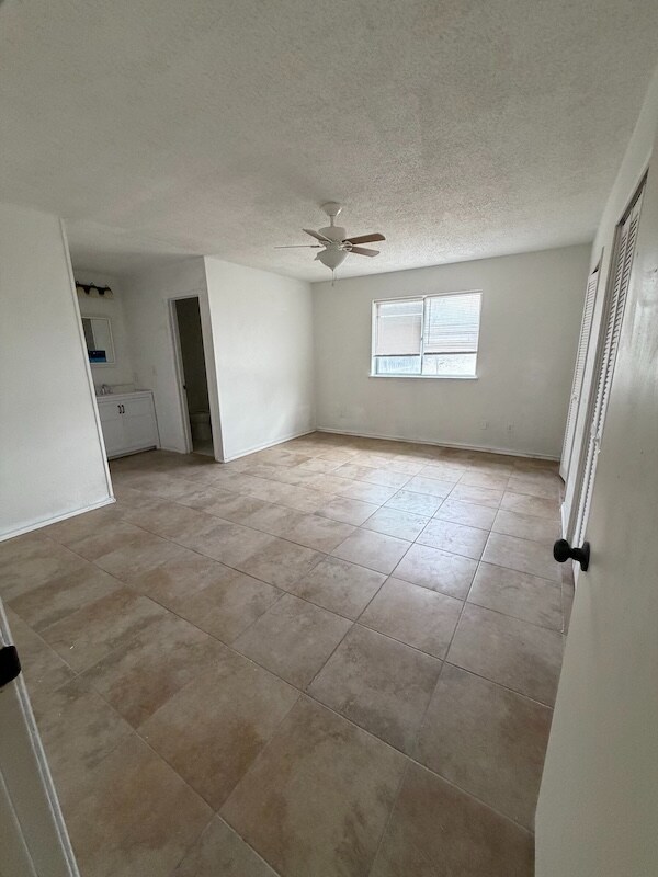 Foto del edificio - 2910 Golden Meadow Dr