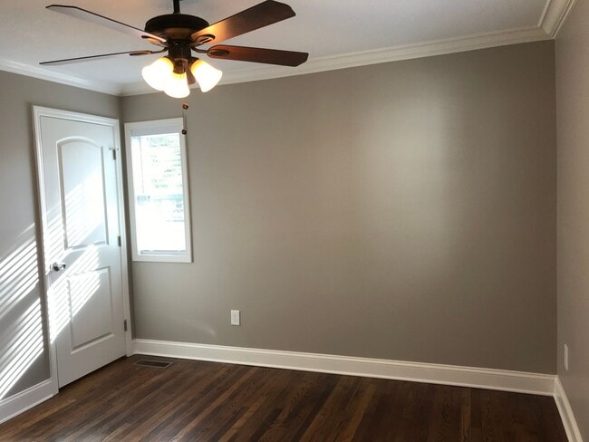 Building Photo - Charming 1 Bedroom, 1 Bath with Covered Po...