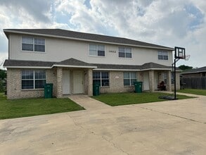 Building Photo - 1602 Aztec Trce