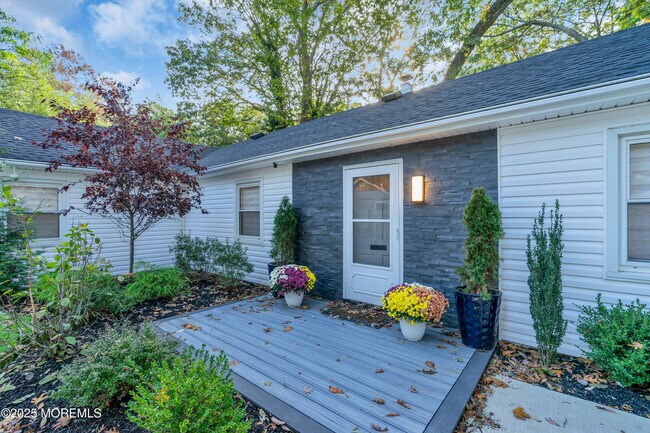 Building Photo - 185 Elmwood Rd