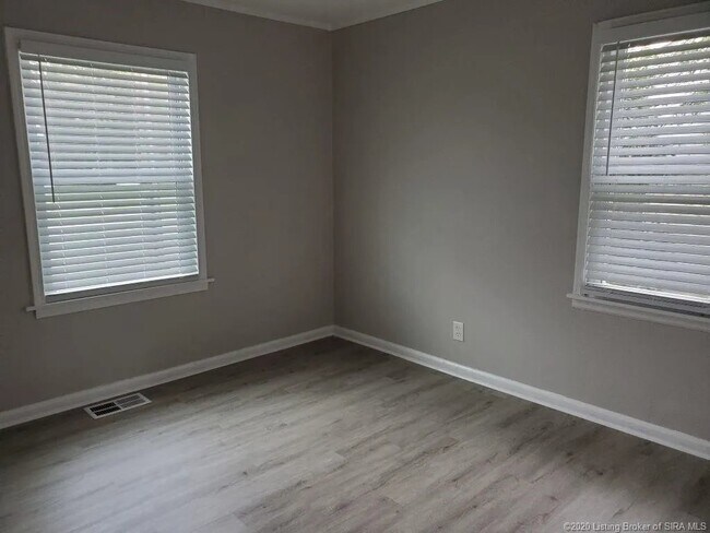 Foto del edificio - 504 Crestview Ct