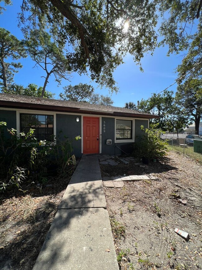 Building Photo - P2NPs Duplex 5607&amp;5609 20th St W
