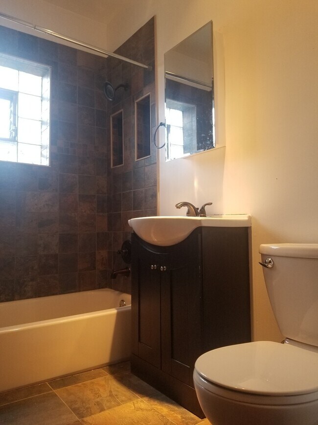 Foto del edificio - 5321 W Cornelia Ave