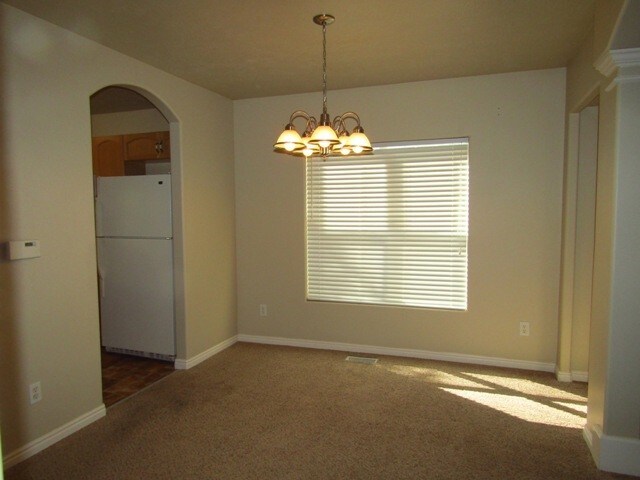 Building Photo - 858 N Wooden Ln