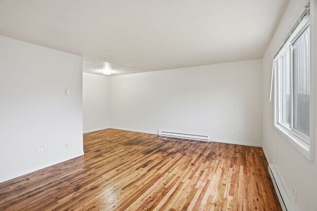 Building Photo - 1611 W 8th Ave