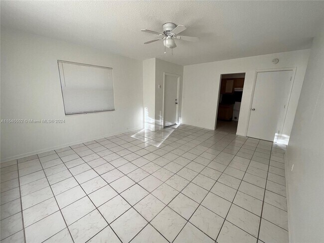 Building Photo - 1610 NW 52nd Ave