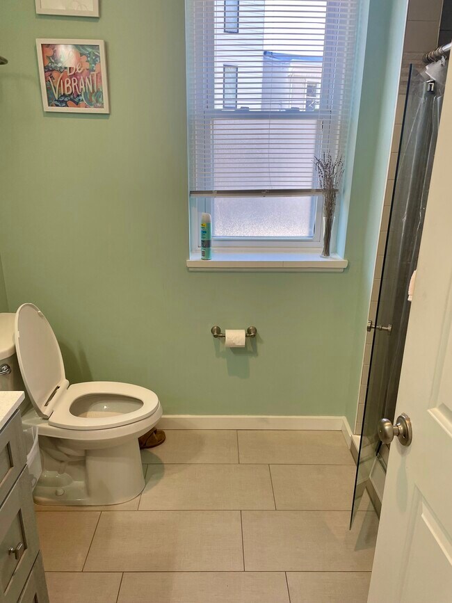 Foto del edificio - 4799 1/2 Silverwood St