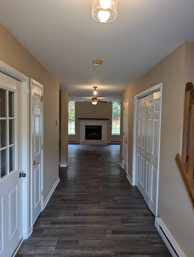 Foto del edificio - 605 Country Acres Ct
