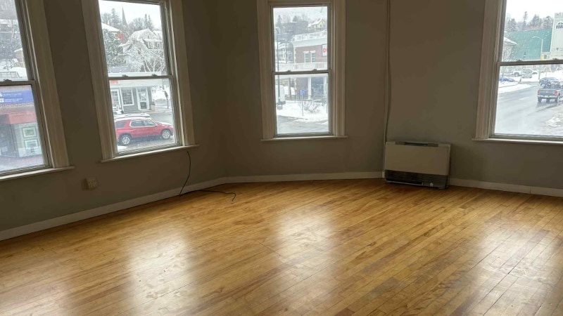 Foto del edificio - 462 Railroad St