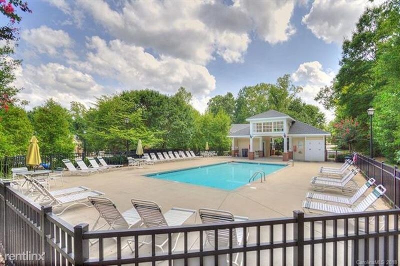 Foto principal - 10902 Princeton Commons Dr