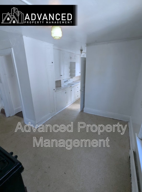 Building Photo - 1644 Charles St