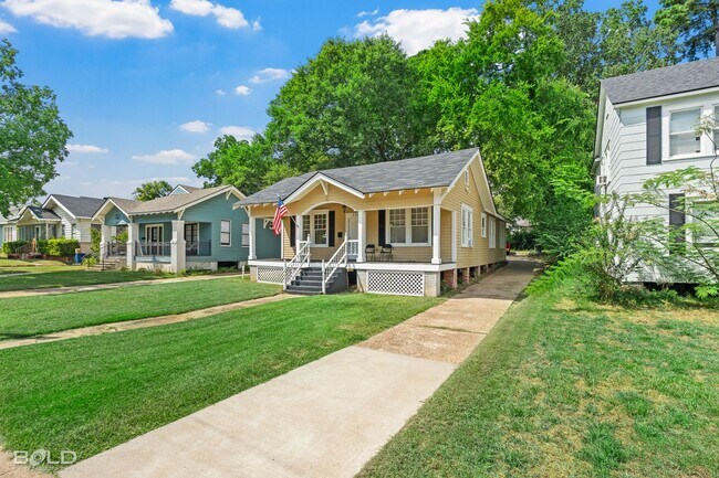 Building Photo - Check Out this 3 bed 2 bath!!