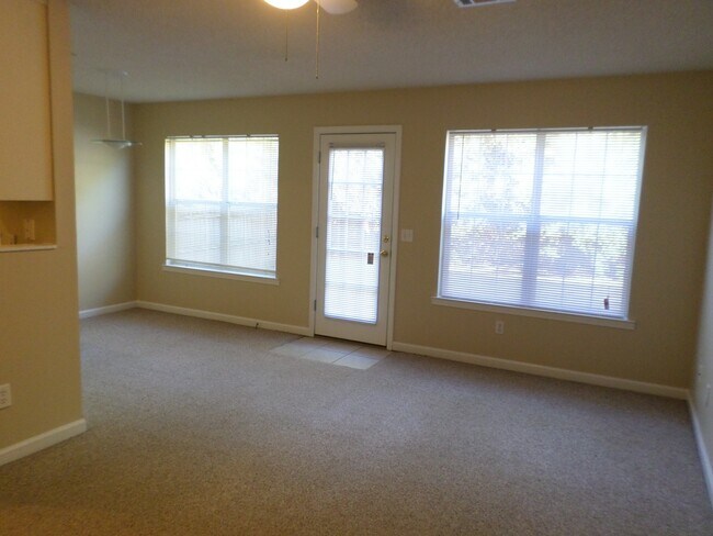Building Photo - Quail Hollow