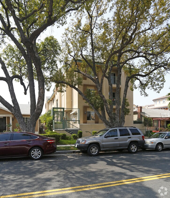 Primary Photo - 420 W Wilson Ave