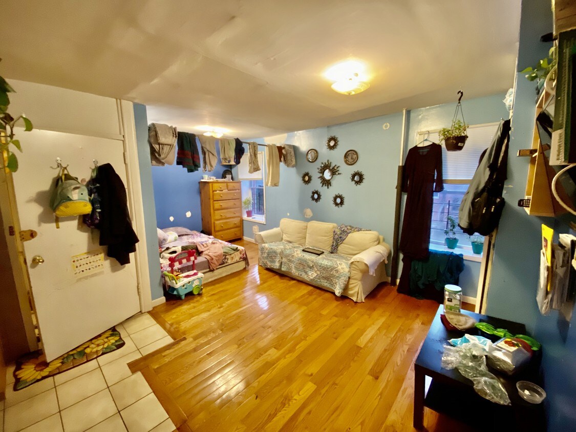 Primary Photo - 86 Madison St