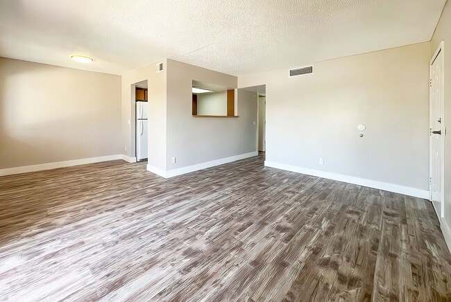 Building Photo - Tempe End Unit Near ASU, Mill Ave & Tempe Town Lake