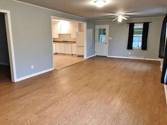 Building Photo - 213 Delcy Dr