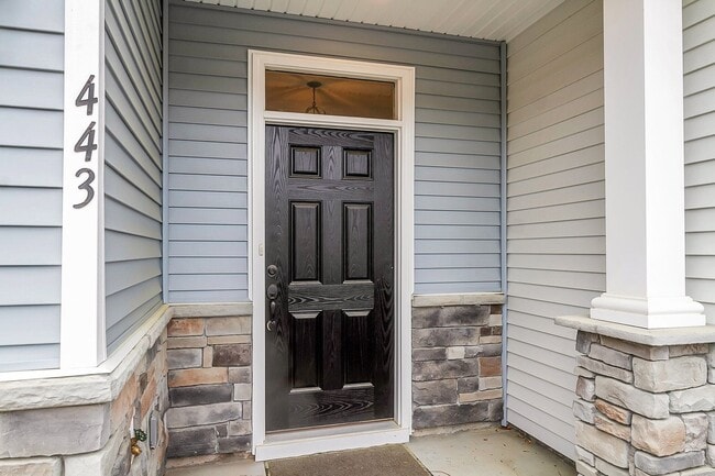 Building Photo - Move-In Ready Home in the Heart of Goose Creek