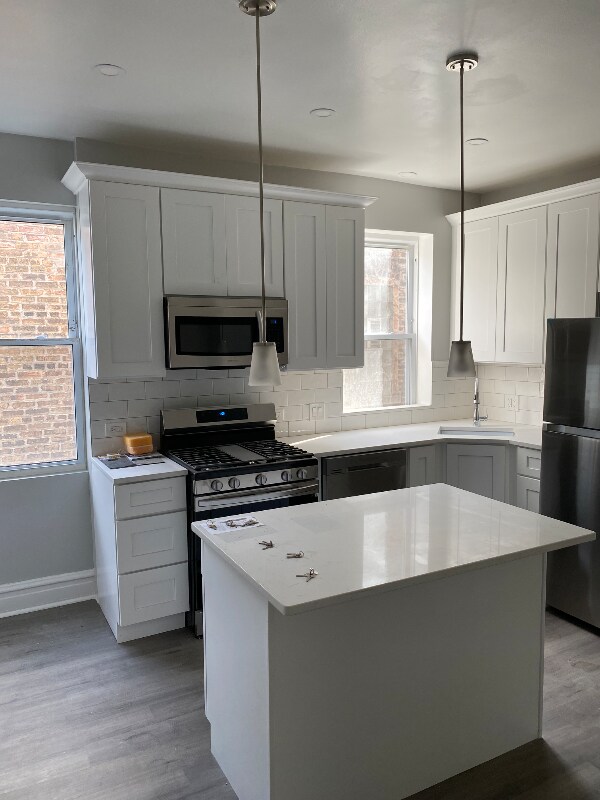 Foto del edificio - 3229 N Hamlin Ave
