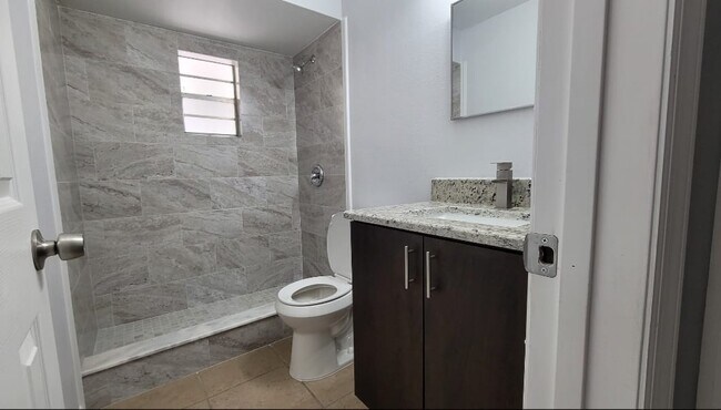 Foto del edificio - 510 N Rosland Dr