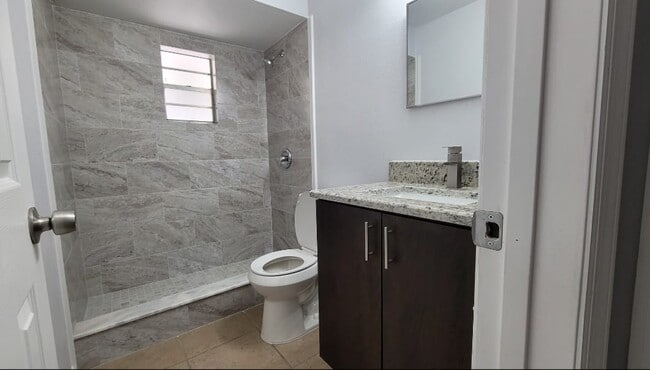 Photo - 508 N Rosland Dr House