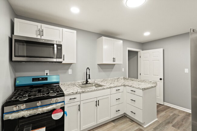 Building Photo - 2222 Duncan St