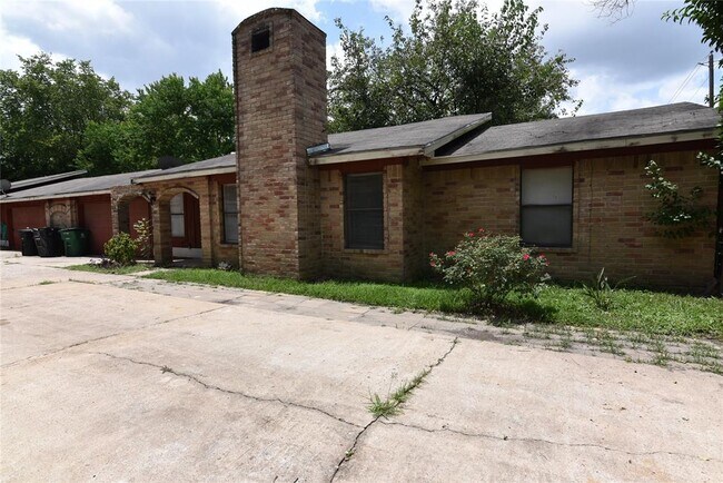 Building Photo - 8916 Carousel Ln
