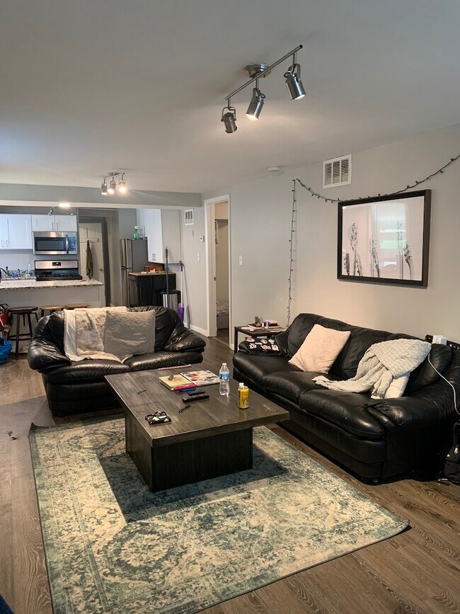 Foto del edificio - 3112 N Kenmore Ave