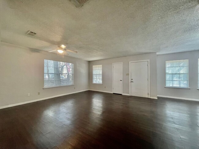 Building Photo - 1211-1213-1213 Girard St