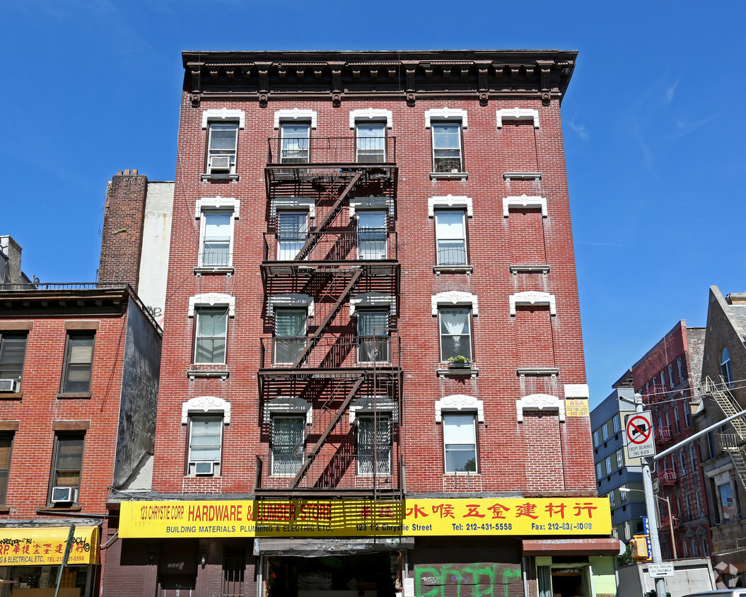 Building Photo - 123 1/2 Chrystie St