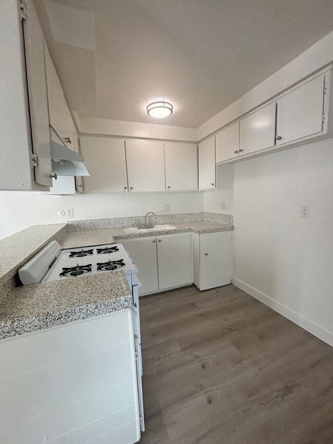 Foto del edificio - 8202 Ashgrove Dr