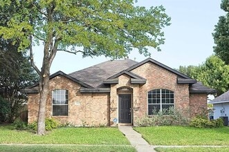 Building Photo - 4502 Highlands Dr