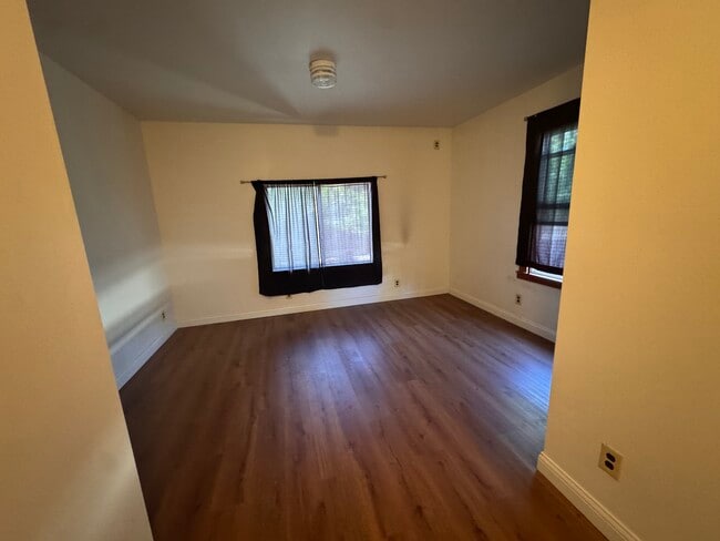 Bedroom - 5905 N Lombard St