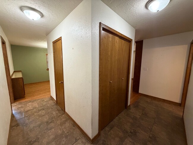 Building Photo - 2517 Chateau Dr