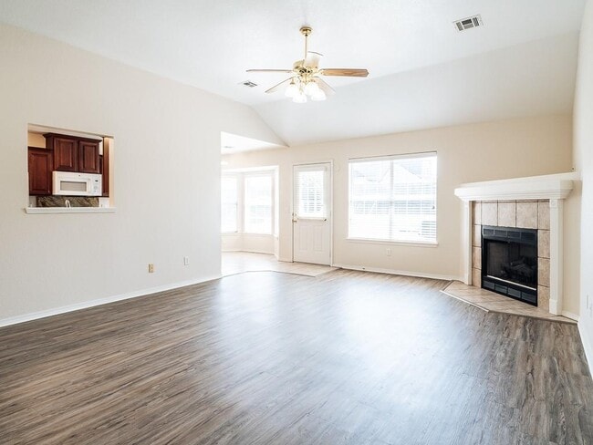 Building Photo - 2305 SW 17th St