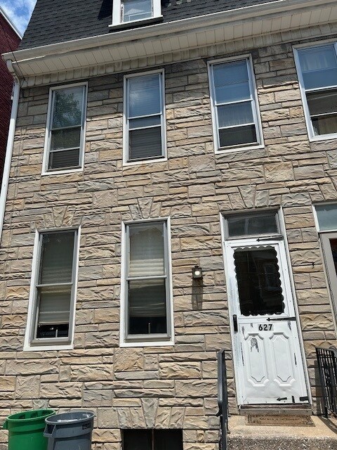 Foto principal - 627 W Philadelphia St