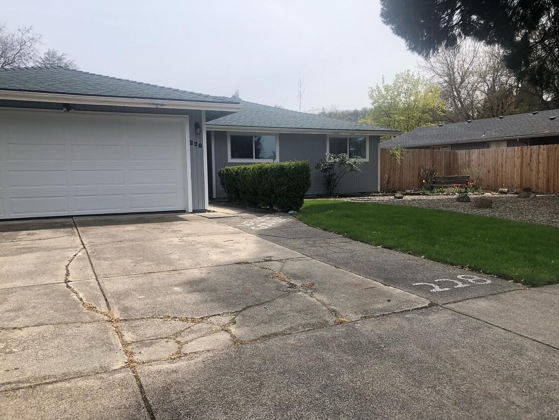 Primary Photo - 228 Teakwood Dr