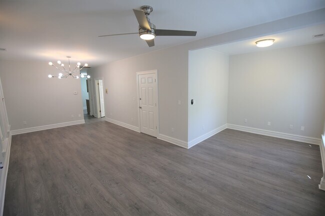 Building Photo - 3050 N Clifton Ave