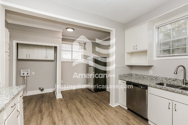Foto del edificio - 353 E Ridgeway St