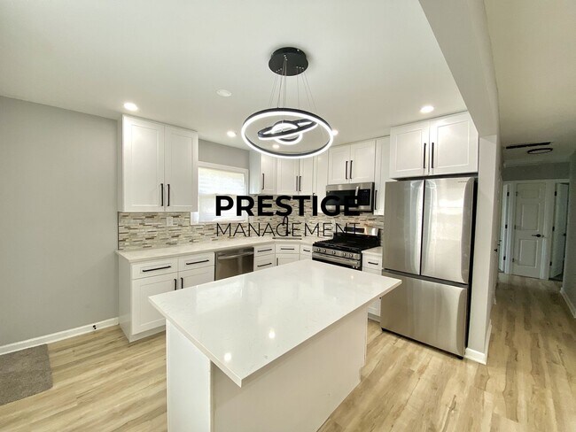Foto del edificio - Updated 3 Bedroom Home in Gary