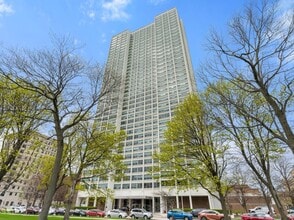 Building Photo - 1700 E 56th St