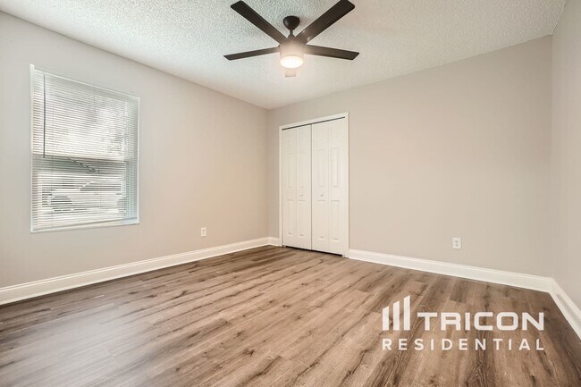 Foto del edificio - 7049 Sawmill Cir
