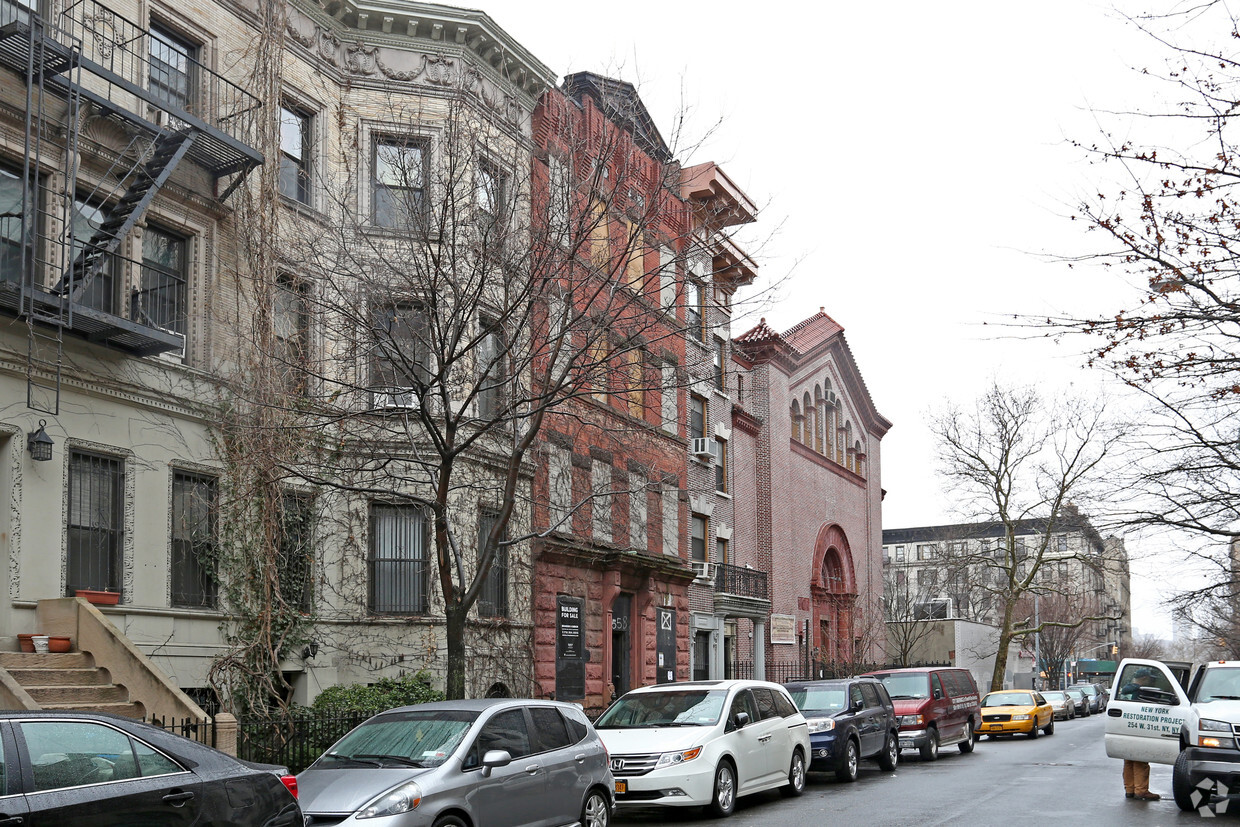 Building Photo - 558 W 150th St