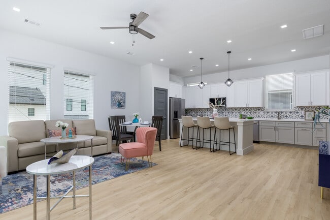 Building Photo - 2801 Weisenberger St