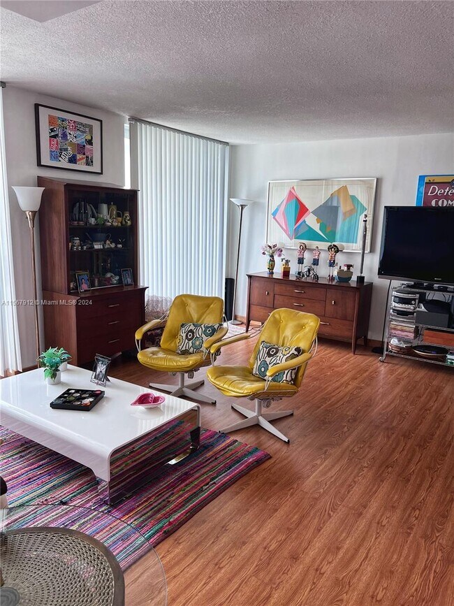 Foto del edificio - 7800 Collins Ave