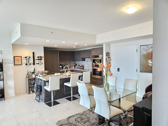 Foto del edificio - 7875 NW 107th Ave