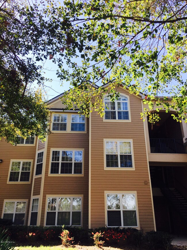 Building Photo - 13810 Sutton Park Dr N