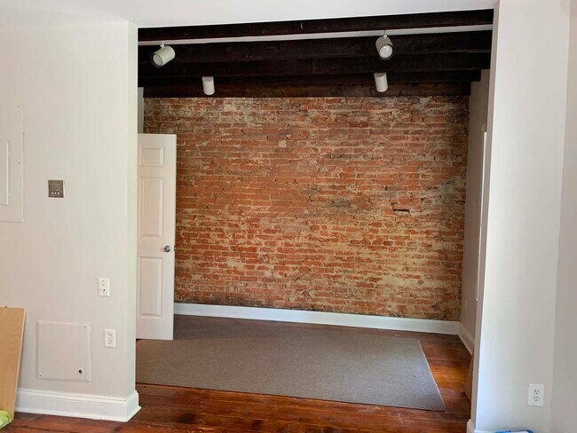 Oficina - 7 E Franklin St